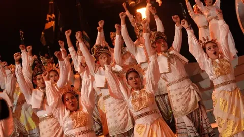 《《奥星热浪》激战开测！奇趣玩法来袭：舔包穿背带裤，冰红茶变狙击神器！》